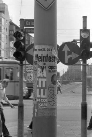Wildes Plakatieren in der Karlsruher Innenstadt