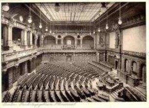 Der Plenarsaal des Reichstages in Berlin