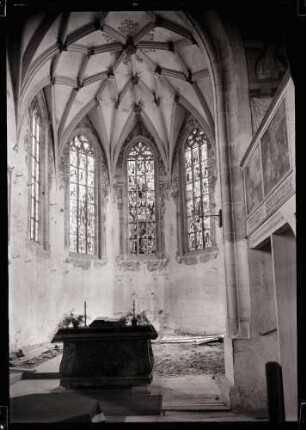 Evangelische Pfarrkirche innen; Ostwand im Chor nach Freilegung der Fresken