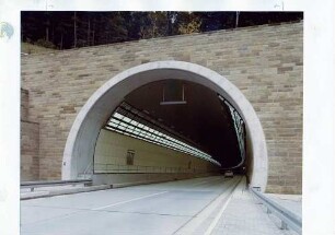 Tunnel bei Hölzern in km 528,925 Südportal, Röhre Heilbronn - Würzburg (Röhre II)