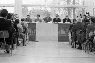 Bürgerforum anlässlich des zehnjährigen Bestehens des Bürgervereins der Waldstadt in der Ernst-Reuter-Schule
