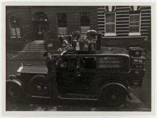 Rolls Royce beladen mit dem Gepäck von Erich Salomon, London