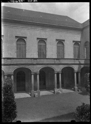 Kurländer Palais, Gartenhof