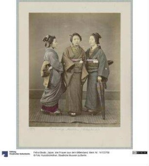 Japan, drei Frauen aus dem Mittelstand