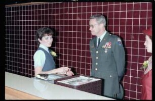 Fotografie: Eröffnung einer Burger King Filiale an der Truman Plaza in Berlin-Dahlem