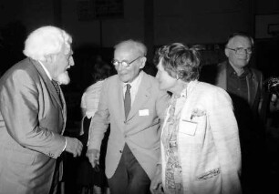 31. Tagung 1981 (29.6.-3.7.) Mediziner; Pressekonferenz: Konrad Lorenz und André F. Cournand, Frau Cournand, rechts E. Seegatz