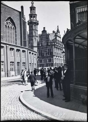 Den Haag, Dagelijkse Groenmarkt mit Blick auf das Oude Stadhuis