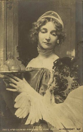 La jeune femme au peroquet.