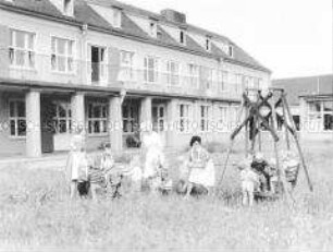 Außenbereich des Kindergartens des VEB Leuna-Werke "Walter Ulbricht"