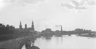 Dresden. Blick von der Carolabrücke elbabwärts auf die Altstadt