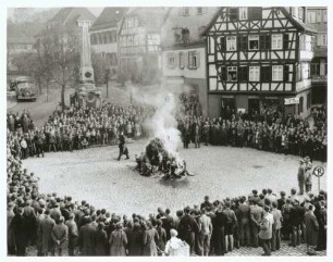 Mosbach, MOS; "Protestkundgebung in Mosbach, Freitag den 11. November 1938" (Aufschrift auf Originalfoto)