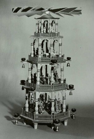 Weihnachtspyramide (4-stöckig)