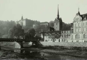 Gera, Stadt : Gera. Blick über die Fachwerkbalkenbrücke zum Schloss Osterstein