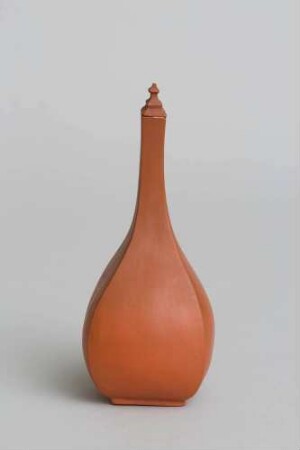 Sakeflasche mit Deckel