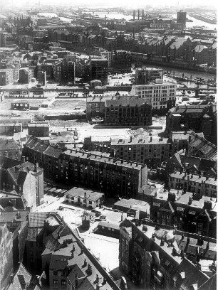 Hamburg. Blick vom Michel auf die zerstörte Innenstadt.