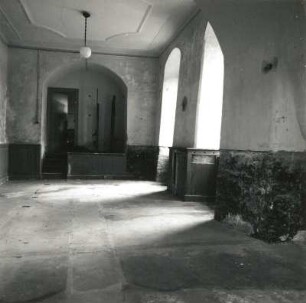 Cossebaude, Talstraße 7a. Steinernes Haus (Wohnhaus mit Kapelle) (1200/19009. Kapelle. Blick aus dem Chor