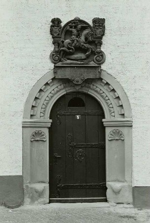 Portal mit Relief des drachentötenden Georg