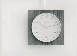 Junghans Wanduhr "322/0067" "Electora" von Max Bill