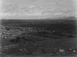 Teotihuacan : Blick von der Sonnenpyramide aus über die Umgebung der Tempelanlage von Teotihuacan.