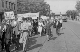 Gedenkmärsche für die Opfer des Faschismus in Berlin, anlässlich des sogenannten 3. OdF-Tages (Opfer des Faschismus-Tag)