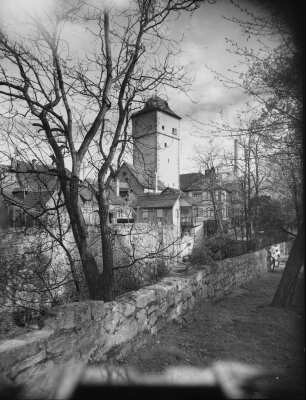 Ochsenfurt, Oberes Tor : Ochsenfurt. Blick entlang der Stadtmauer zum Oberen Tor