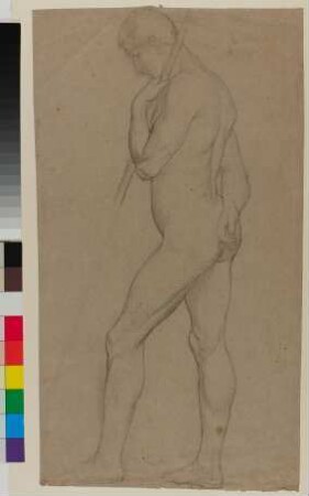 Aktstudie einer männlichen Standfigur in Seitenansicht, auf einen Stab gestützt
