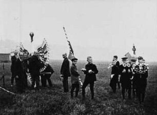 Szene aus dem Dokumentarfilm "Volksfeste und Volksbelustigungen": Auf der Vogelwiese