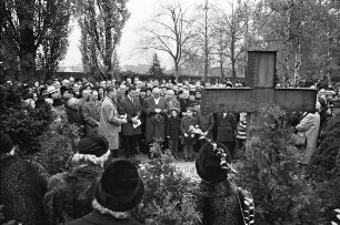 Gedenkfeier des Bundes der Vertriebenen auf dem Karlsruher Hauptfriedhof an Allerheiligen.