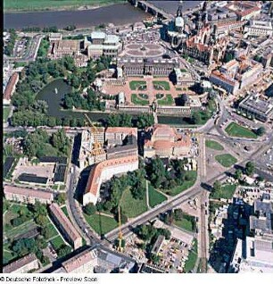 Dresden-Altstadt. Blick über Freiberger/Schweriner Straße, Ostraallee mit Schauspielhaus, Postplatz, Zwinger und Theaterplatz