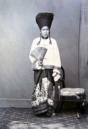 "Frau eines Schan Häuptlings. (Nahe der chinesischen Grenze)" (OT)