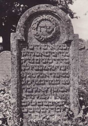 bei Landau, Judenfriedhof. Grabstein