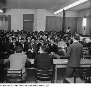 Algerier, Vietnamesen und andere Ausländer in Betriebs-Berufs-Schule(?) (BBS), Technischer Hochschule und bei Versammlungen