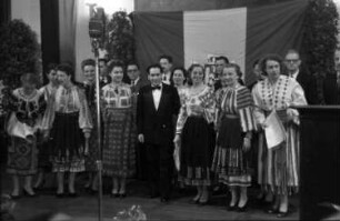 Freiburg: Kaufhaussaal; der rumänische Chor