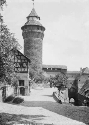 Kaiserburg — Sinnwellturm