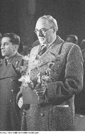 Dresden, Glacisstraße, Tonhalle (Kleines Haus). Prof. Swesnikow, Leiter des Russischen Akademischen Staatschores, 1946