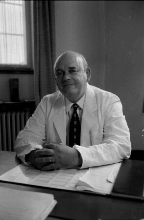 Leiter des Staatlichen Gesundheitsamtes Dr. Heimfried Rüdinger.