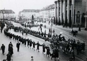 Nationalsozialismus - Kundgebungen, Feiern, Festtage. Maibaum