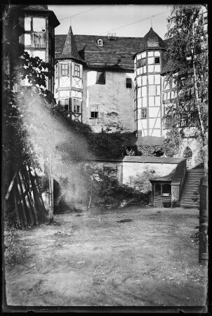 Leutenberg in Thüringen. Burghof der Friedensburg