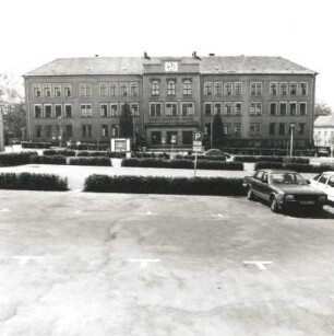 Colditz, Schulstraße 12. Schule (Ernst-Schneller-Schule; um 1900). Straßenfront