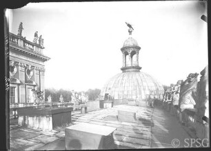 Potsdam, Neues Palais, Dach, mit Kuppel eines Seitenflügels.