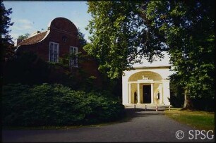 Potsdam, Neuer Garten, Damenhaus und Ostgiebel der Orangerie.