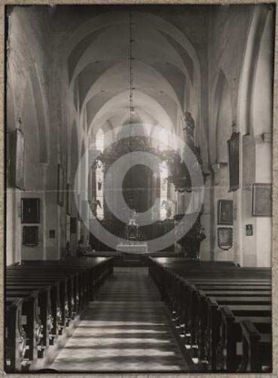 Mittelschiff der katholischen Stadtpfarrkirche Glogau nach O