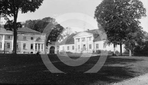 Verwalterhaus und rechter Flügel des Herrenhauses Laiden