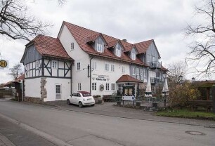 Wohn- und Gasthaus (Wohn- und Gasthaus, Bruchstein und Fachwerk); Vöhl, Schulstraße 1