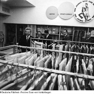 Großhandelskontor Textil Rosenstraße in Dresden, Besuch des syrischen Ministers für Handel und Versorgung im Großhandelskontor (-kombinat?) Textil, 2. von rechts: Horst Butziger, Leiter der Abteilung Handel und Versorgung beim Rat des Bezirks Dresden