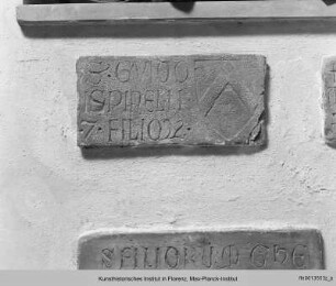 Grabstein für Guido di Spinello mit Familienwappen