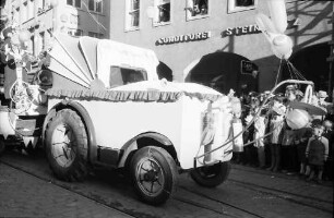 Freiburg: Umzug, Kinderwagen für Elferrat