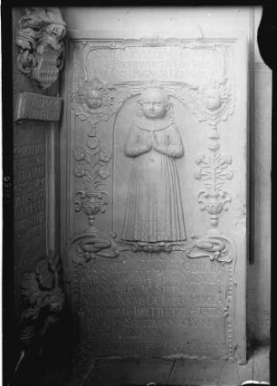 Bretten Stadtkirche - Stiftskirche Sankt Laurentius Langhaus - Nordwand Grabstein Katharina Urzula Raab (gestorben 1629), Bachkapelle