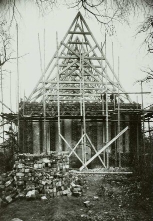 Güstrow, Gertrudenplatz 1. Gertrudenkapelle (1401/1500). Ansicht von Westen während der Restaurierung 1936-1938