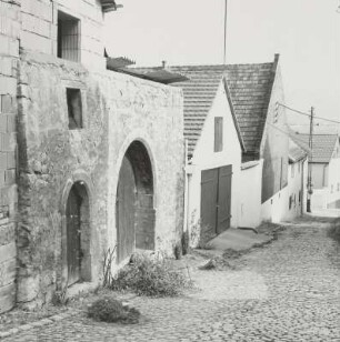 Jena-Zwätzen. Schulgasse. Blick nach Südost mit Toranlage eines Gehöfts